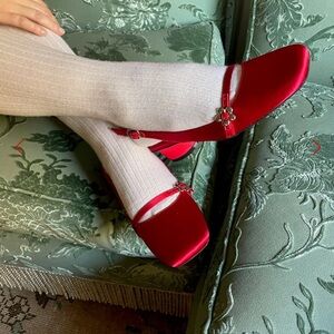 Lisa Says Gah Scarlet Red Mackie Heel